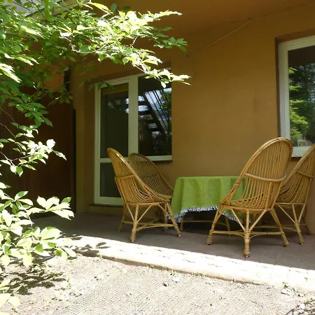 Samodzielny 2-dwupokojowy Z Ogrodem I Garazem شقة