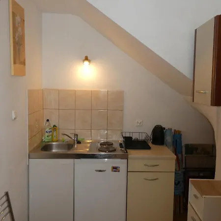 Samodzielny 2-dwupokojowy Z Ogrodem I Garazem *