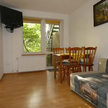 Samodzielny 2-dwupokojowy Z Ogrodem I Garazem شقة *