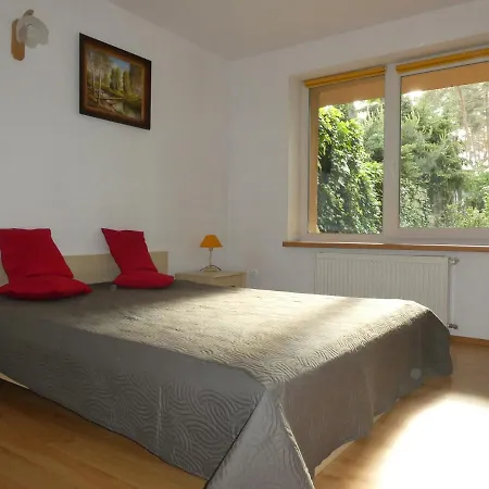 Samodzielny 2-dwupokojowy Z Ogrodem I Garazem *